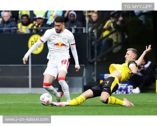 多特施洛特贝克头球助攻前锋再度破门：装备与默契共振的夜晚